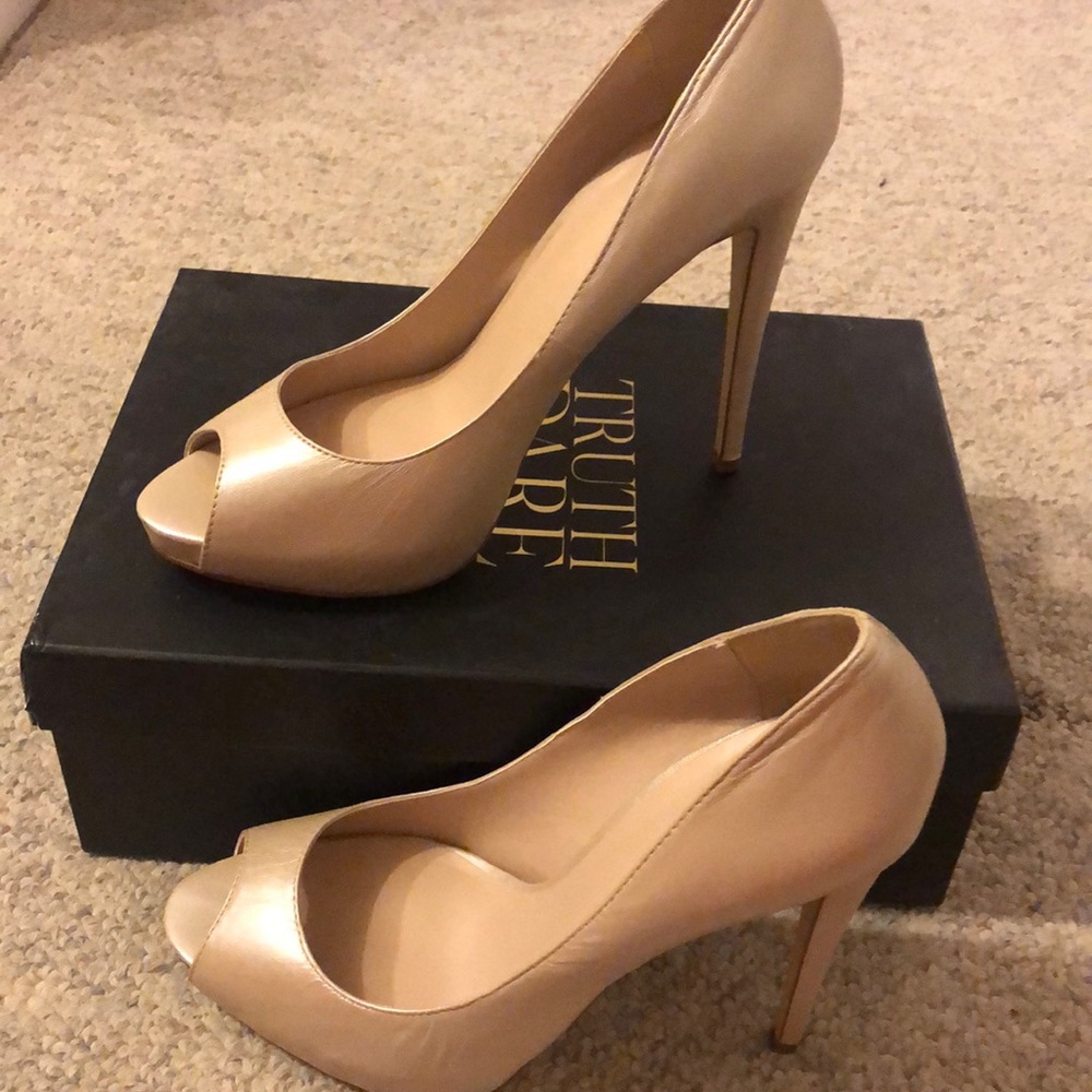 Shoes - Picture 4 of 6